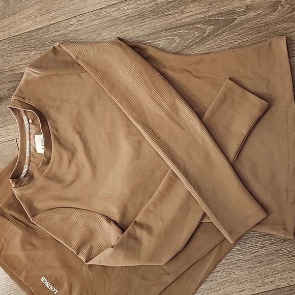 Lounge Set - Picture 3 of 6